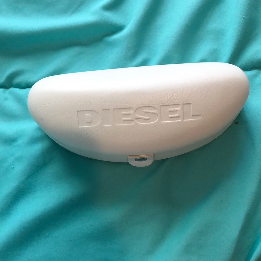 Diesel sunglass holder